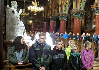 Młodzi w katedrze
